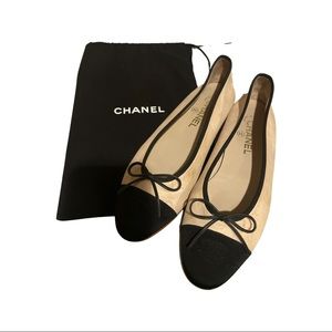 CHANEL Size (9) light tan Suede and black Ballerina Flats